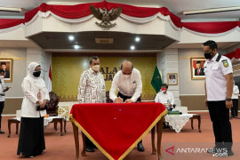 Meski kasus COVID-19 Riau turun, Gubri ingatkan daerah siaga tempat isoter