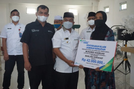 Wabup Zarnawi serahkan santunan kematian BPJS kepada ahli waris BPD dan aparatur Pemdes