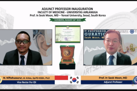 FK Unair anugerahkan penghargaan Guru Besar Mitra kepada ahli neuro-otologist dari Korsel