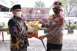 Kapolda Sumsel di ujung masa tugasnya terus  melakukan bakti sosial