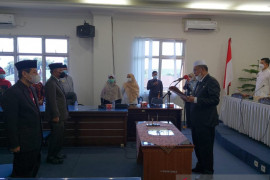 Pada pejabat eselon II Pemkab Pasbar yang baru dilantik, Bupati Pasbar tegaskan ini