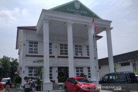 Barang bukti dan tersangka korupsi dana desa  di Kudus P-21