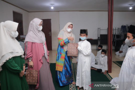 Dekranasda Siak bantu Ponpes Darul Hadits