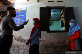 Vaksinasi COVID-19 Santri di Blitar