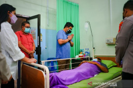 Bobby ajak Kahiyang jenguk juru parkir korban penembakan perampok di Simpang Limun