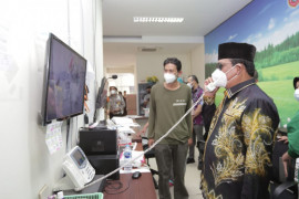 Governor H Sahbirin Noor visits Ulin dan Anshari Saleh Hospital