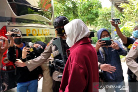 Terjaring OTT KPK, Bupati Probolinggo dan suaminya diperiksa selama 4 jam di Polda Jatim