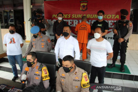 Empat buruh lakukan pemerasan mengaku polisi akhirnya dibekuk Polres Sukabumi