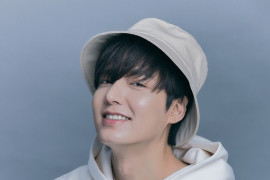 Lee Min Ho tepis rumor kencan hingga Ford kenalkan Mustang Ice White