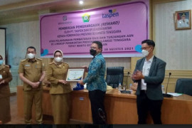 Percepat Pembayaran Gasi ASN, Pemprov Sultra Dapat Penghargaan dari Taspen dan BPJS-Kes