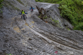 Distribusi Oksigen Gunakan Sepeda Motor Akibat Longsor Page 1 Small