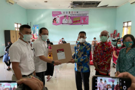 AMC helps self-isolated residents with masks, vitamins