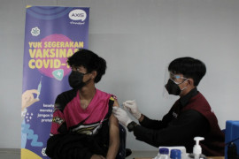 AXIS dukung vaksinasi bagi 3.200 mahasiswa dan pelajar di Bandung