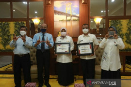 Barito Kuala wins two awards from Ministry of Finance