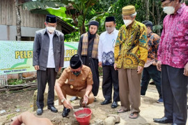 Yayasan Dangsanak ikut peletakan batu pertama pembangunan mesjid kawasan Mualaf
