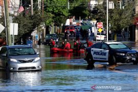 Banjir bandang di AS tewaskan 44 orang, di New York banjir rendam jalur kereta bawah tanah