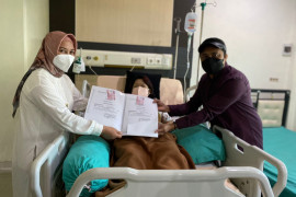 Ning Ita sambangi bayi kembar tiga