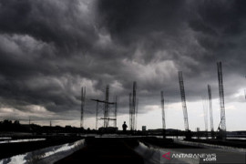 Hujan lebat disertai angin di sejumlah provinsi