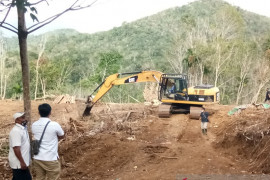 Lahan yang diselamatkan PTPN III - Kejari Tapsel mulai dibersihkan