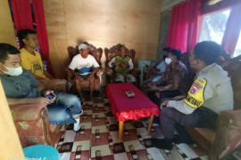 Dua pria di Sampir Sumbawa Barat nyaris cekcok, gegara loncat pagar