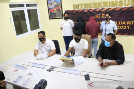 Pelaku prostitusi online 'kucing-kucingan' dengan aparat, dua wanita muda di NTT diamankan