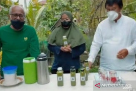 FKH Banjarmasin berkreasi membuat sirup berbahan buah rambai padi