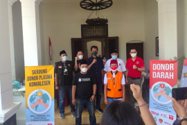 Puluhan warga gagal ikut "screaning" donor plasma di Yayasan Bersih Surabaya