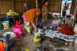 Dapur Umum Untuk Korban Banjir Bandang Susulan Desa Rogo Page 2 Small