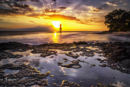 Jangan lupakan objek wisata Pantai Senggigi yang ciamik