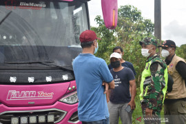 17 warga asal HSS ke Pantai Batakan Baru dinyatakan positif COVID-19