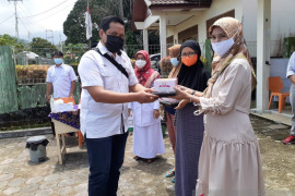 PT Semen Padang salurkan ini untuk ibu hamil dan balita di ring 1 perusahaan