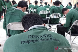 Tingkatkan kualitas, 60 remaja Bekasi ikuti magang kerja
