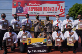 Polres Asahan beri beasiswa kepada anak personel berprestasi