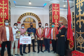 Pertamina - Hiswana Migas salurkan 1.000 paket beras, jangan seremonial