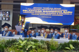 1.195 mahasiswa baru dilantik Senat Politeknik Negeri Banjarmasin