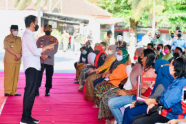 Presiden Jokowi apresiasi antusiasme warga Blitar ikut vaksinasi