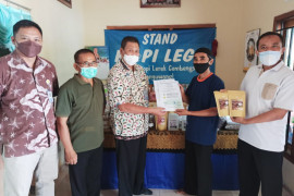 Kelompok tani Banyuwangi peroleh sertifikat produsen kopi organik