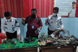Petugas Lapas Sidoarjo temukan sambungan kabel ilegal saat razia