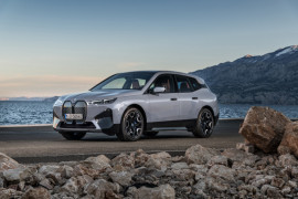 BMW kenalkan i4 dan iX di IAA Mobility 2021