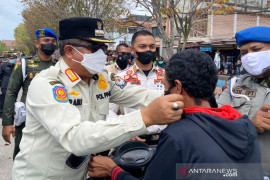 Turunkan infeksi COVID-19, Pemkab Aceh Barat gencarkan pembagian masker