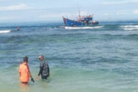 Kapal tangkap ikan kandas di Pulau Gosong Abdya