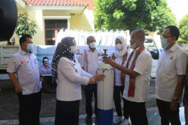 Pemprov Sulbar terima bantuan 100 tabung oksigen dari Kadin untuk penanganan COVID-19
