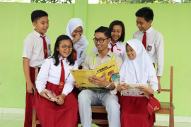 Semai benih literasi melalui Adaro Cinta Baca