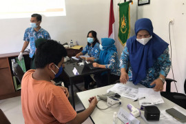 Kejari Labusel peduli COVID-19, 150 warga sekitar divaksin