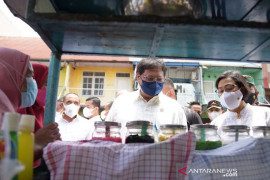 Sri Mulyani alokasikan Rp1,2 triliun untuk TNI dan Polri bantu PKL