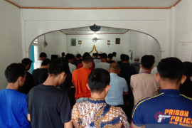 Penghuni Rutan Maninjau Shalat Gaib untuk korban kebakaran Lapas Tanggerang