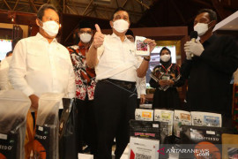 Presiden Jokowi bentuk tim Gerakan Nasional Bangga  Buatan Indonesia