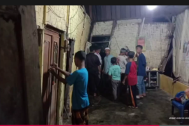 Angin kencang melanda Secanggang Langkat seorang ibu tertimpa pohon tumbang meninggal dunia