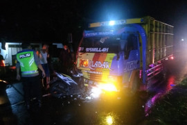 Dua pemotor meninggal setelah hantam truk, pengemudi sama-sama tak ber-SIM