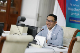 Jawa Barat terima bantuan 50 tabung oksigen dan 1.000 paket sembako